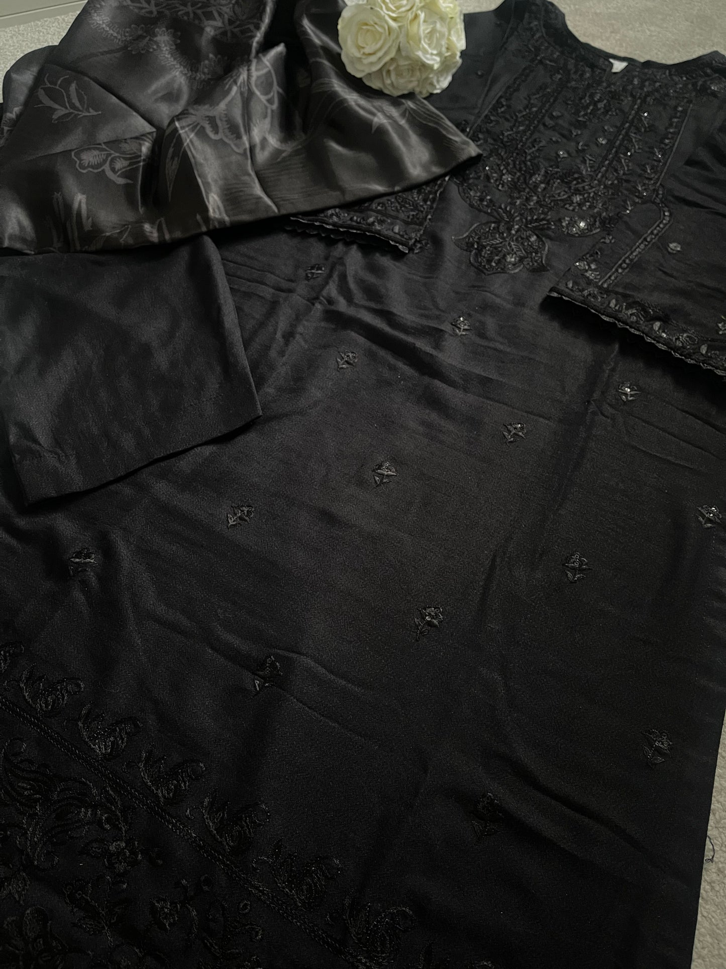 Dhanak - Black